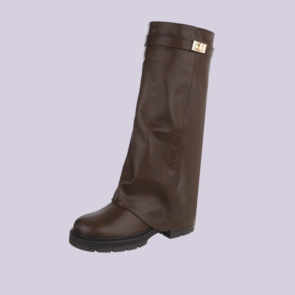 So and Ro - shoes and more - Soof Boot in donkerbruin PU-leder met omslag, gouden gesp en robuuste lug-zool