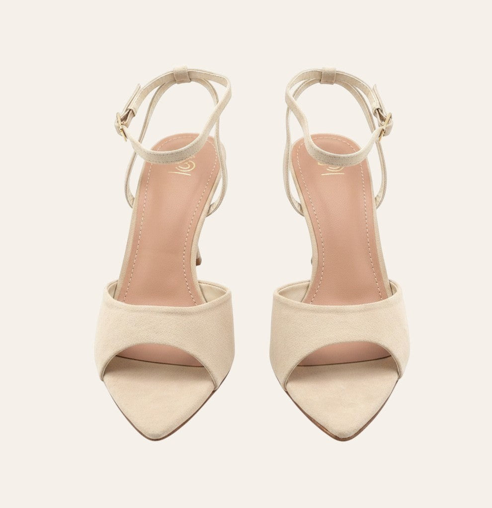 So and Ro - shoes and more - Gina beige stiletto sandalen met puntneus, open teen en verstelbare enkelbandjes.