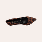 So and Ro - shoes and more - Stephanie stiletto pump in bruine microsuède met een opvallende leopardprint