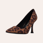 So and Ro - shoes and more - Stephanie stiletto pump in bruine microsuède met opvallende leopardprint en spitse neus