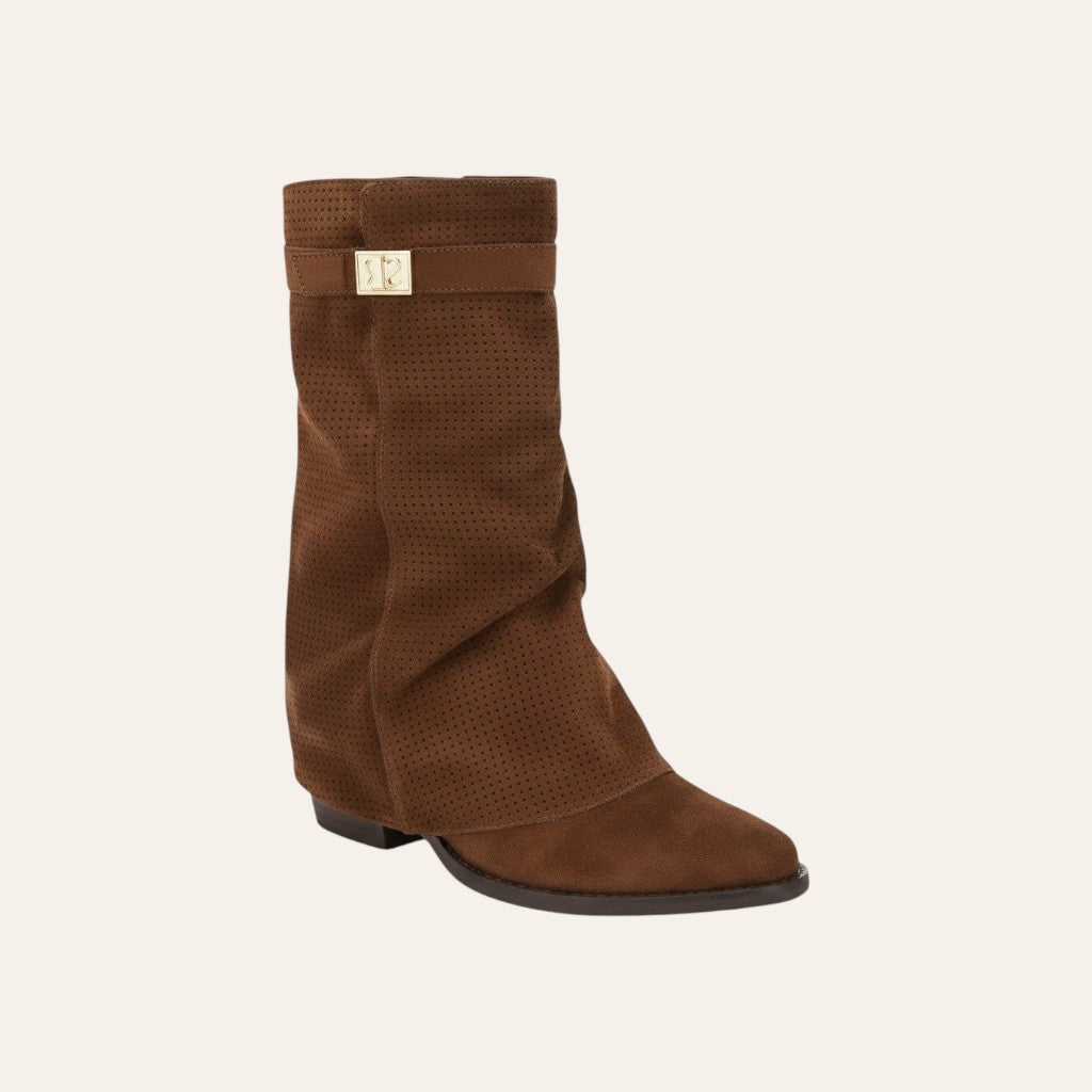 So and Ro - shoes and more - Lolita camelkleurige laars met omslag, geperforeerd micro suède en goudkleurige gesp.