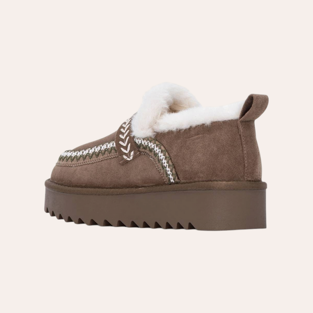 So and Ro - shoes and more - Refresh beige instapschoenen met witte voering, borduurwerk en dikke profielzool