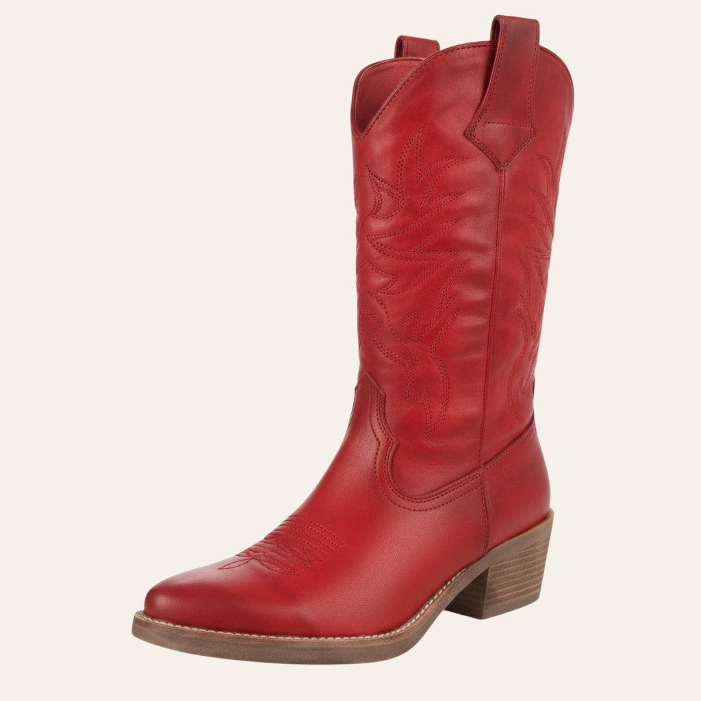 So and Ro - shoes and more - Carla rode cowboylaarzen in lederlook met western borduurwerk en een comfortabele blokhak.