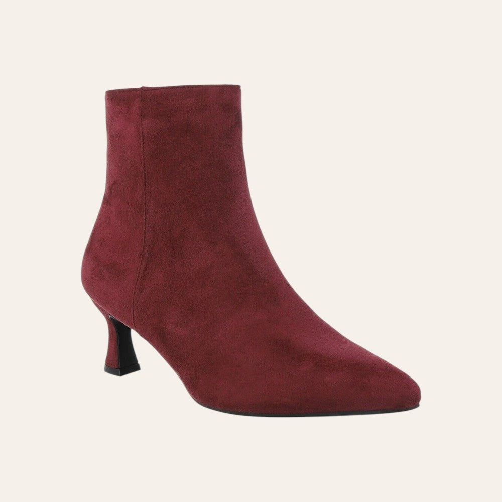 So and Ro - shoes and more - Caroline rode enkellaarsjes van microsuède met spitse neus en elegante kitten heel