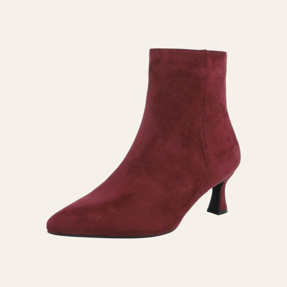 So and Ro - shoes and more - Caroline rode enkellaarsjes van microsuède met spitse neus en elegante kitten heel