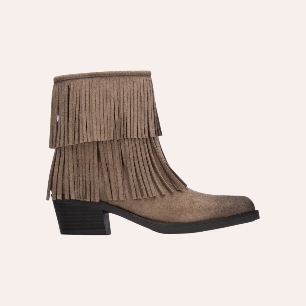 So and Ro - shoes and more - Fran taupe suède enkellaarsjes met dubbele franjes en een lage hak