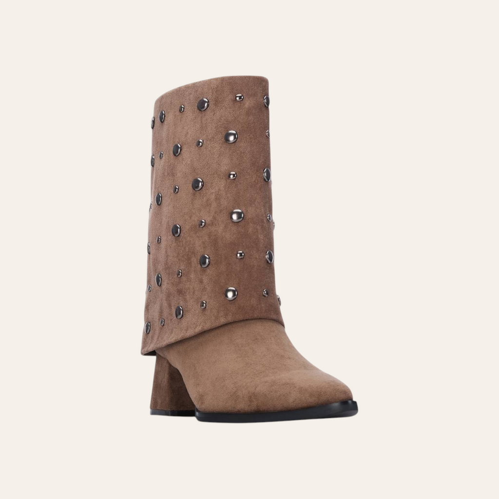 So and Ro - shoes and more - taupekleurige Dora omslaglaars van microsuède met gunmetalkleurige studs en blokhak