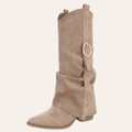 So and Ro - shoes and more - Cemi taupe kniehoge laars van microsuède met perforatie, gouden gesp en blokhak