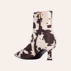 So and Ro - shoes and more - XTI enkellaarsjes met hak in bruin-witte koeienprint en puntige neus