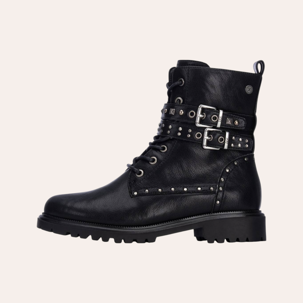 So and Ro - shoes and more - XTI Alexia zwarte bikerboots met zilveren studs, gespen en robuuste profielzool