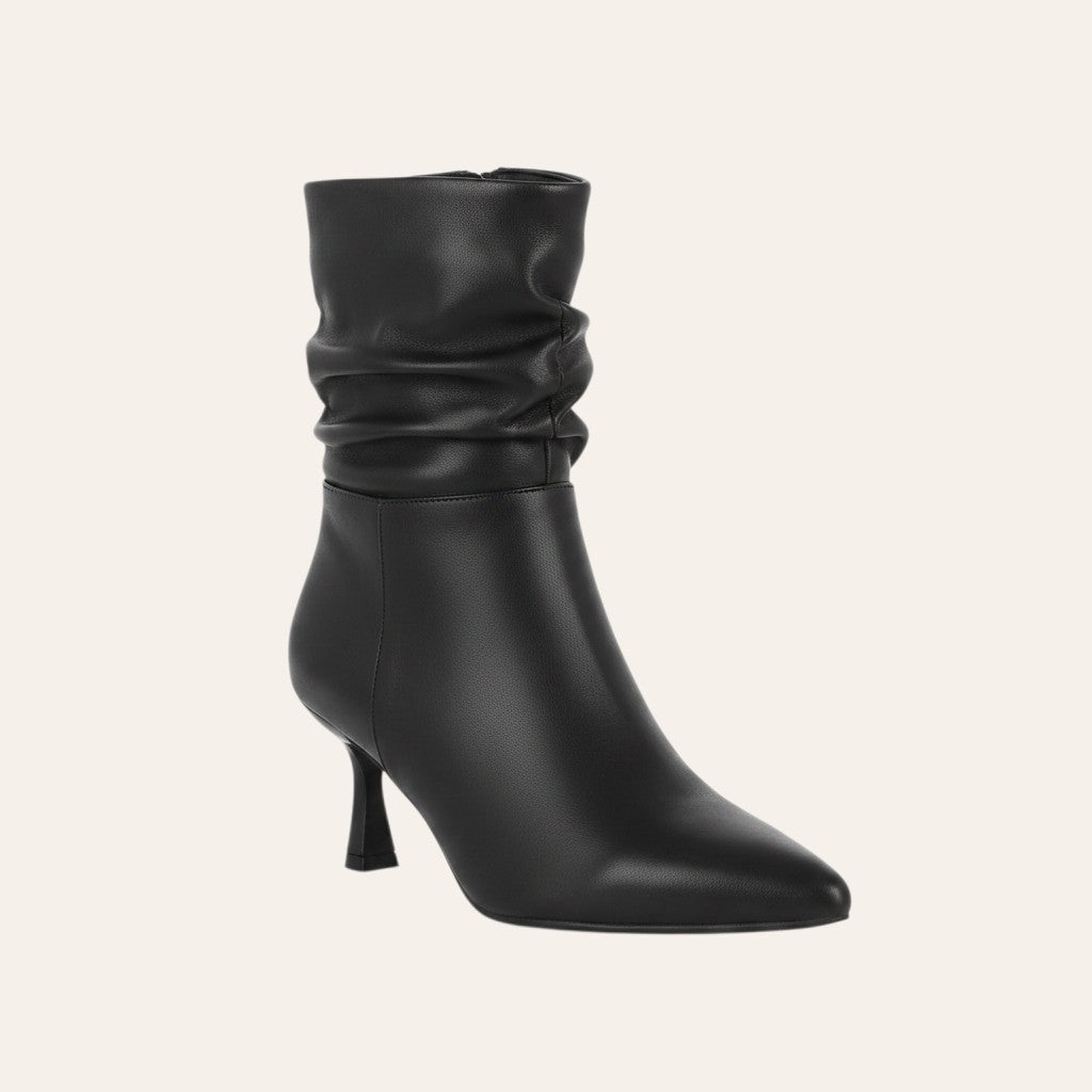 So and Ro - shoes and more - Chris zwarte enkellaars met kitten heel, lederlook en geplooide schacht