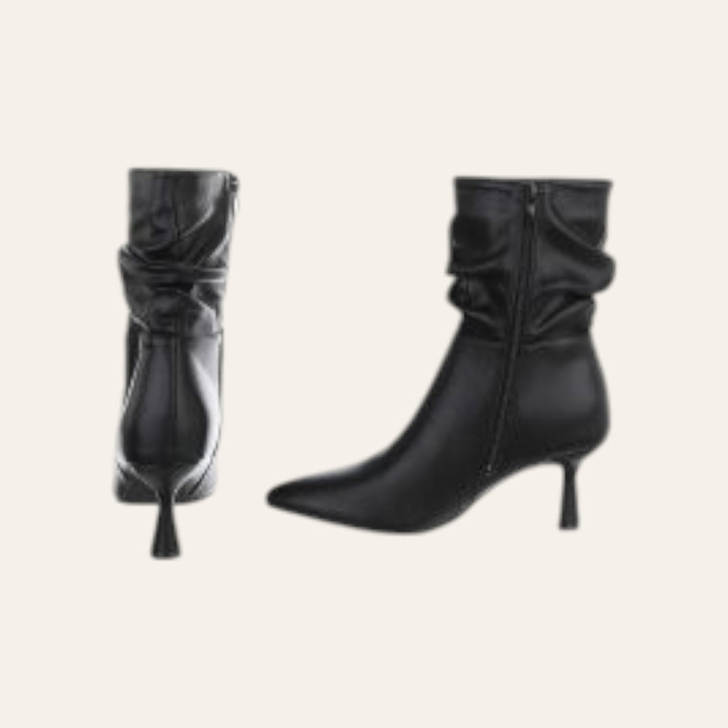 So and Ro - shoes and more - Chris zwarte enkellaarsjes in lederlook met geplooide schacht en elegante kitten heel.
