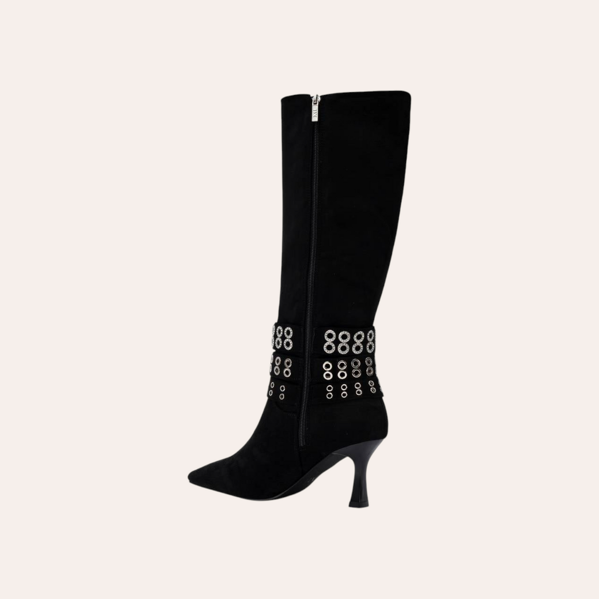 So and Ro - shoes and more - zwarte hoge XTI laarzen met spitse neus, hak en decoratieve zilveren gespen