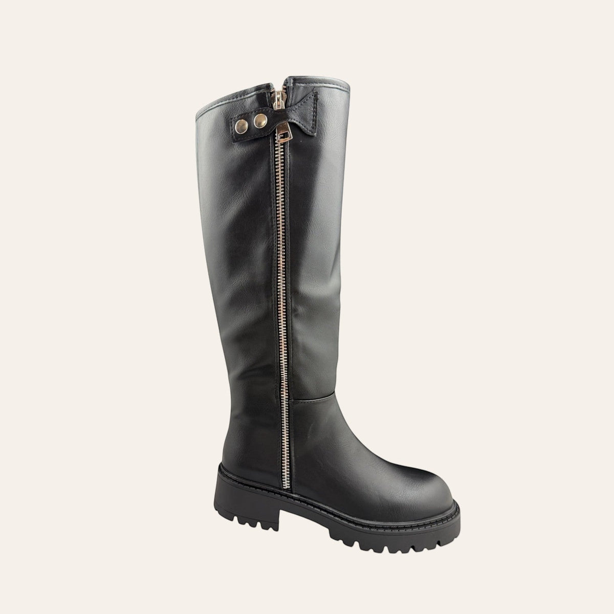 So and Ro - shoes and more - Tina zwarte laars met lederlook en opvallende zilverkleurige metalen rits aan de zijkant