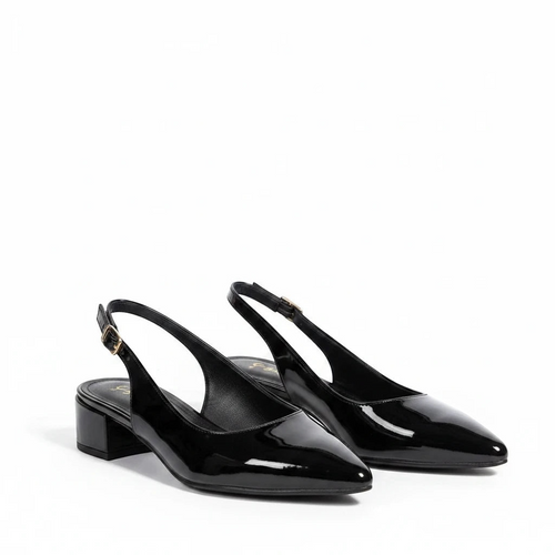 So and Ro - shoes and more - Beate zwarte slingback pumps met glanzende laklook, spitse neus en lage blokhak.