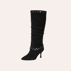 So and Ro - shoes and more - zwarte kniehoge microsuede laars met zilveren studs en elegante kitten heel