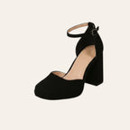 So and Ro - shoes and more - zwarte Mia plateaupump van microsuède met hoge blokhak en verstelbaar enkelbandje