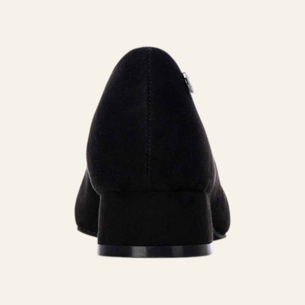 So and Ro - shoes and more - Coby zwarte pump van microsuède met lage blokhak, achterkant aanzicht