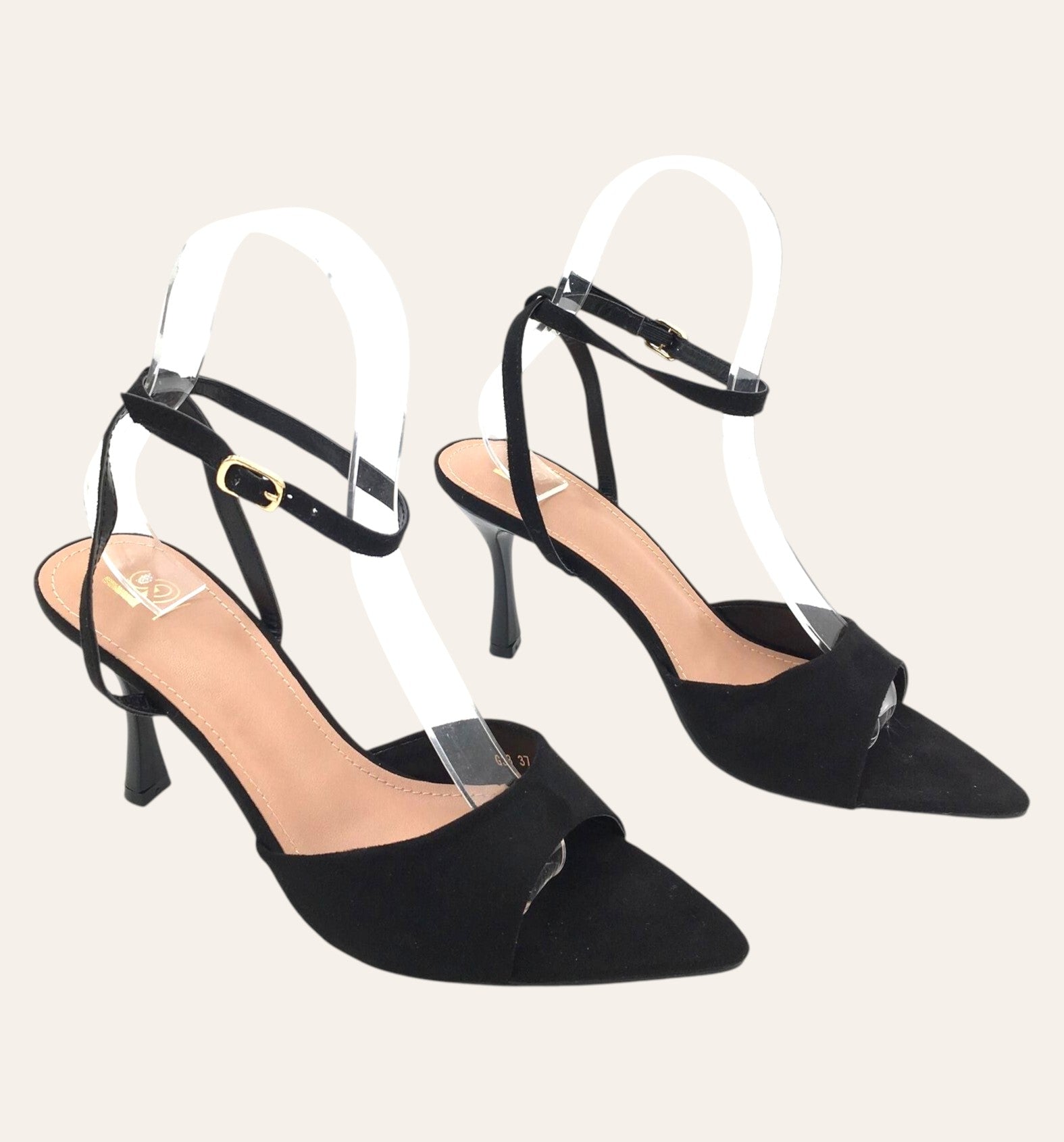 So and Ro - shoes and more - Gina zwarte suède stiletto sandalen met puntneus, open teen en gouden gesp.