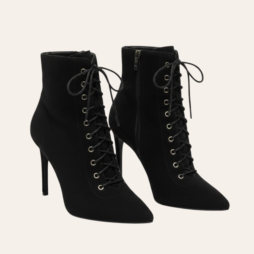 So and Ro - shoes and more - Alexandra zwarte veterlaarsjes van microsuède met spitse neus en hoge slanke hak