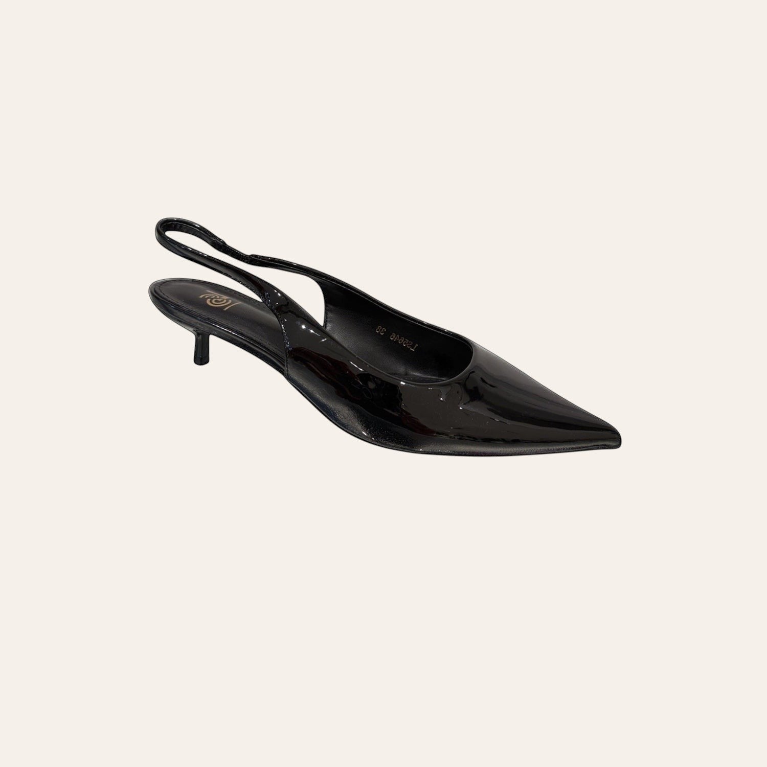 So and Ro - shoes and more - Zwarte lak slingback met puntneus en kitten heel. Elegante damesschoenen met verstelbare enkelband.