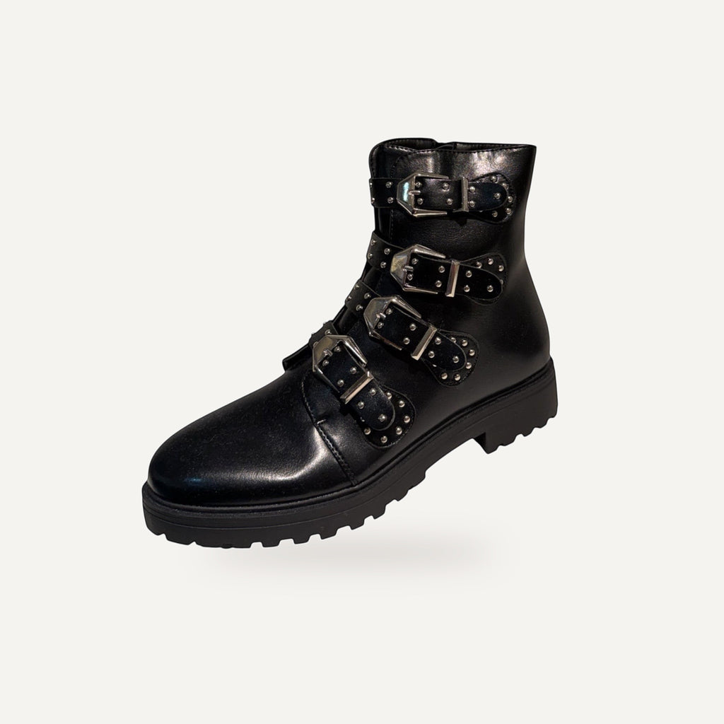 So and Ro - shoes and more zwarte dames combat boots van faux leer met gespen en studs. Stoere enkellaarsjes met chunky zool.