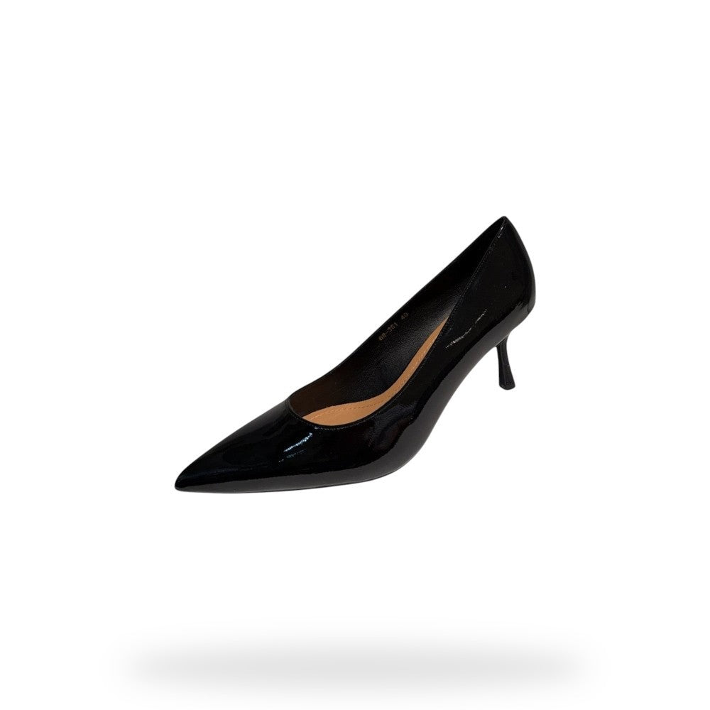 Elegante zwarte lak leder look kitten heel met verfijnde puntneus